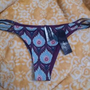 *SOLD*Nwt Tavik swim bottoms size medium
